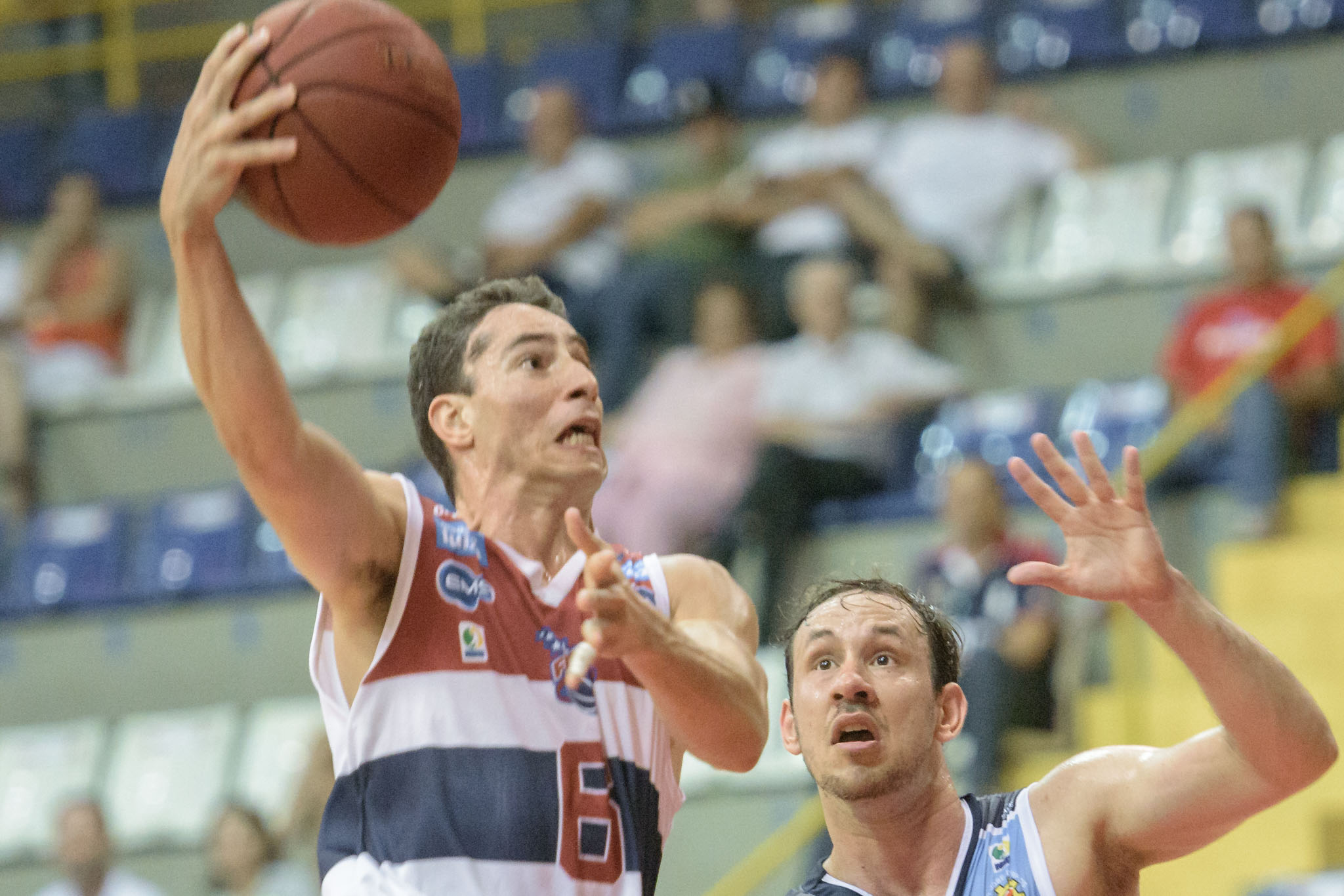 Matheus acertou todos os seus arremessos de quadra: 13/13 (Foto: Newton Nogueira/Franca Basquete)